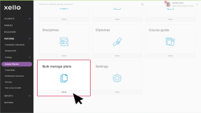 Courses & Diplomas page in Xello. Bulk manage plans is highlighted and a cursor is selecting it